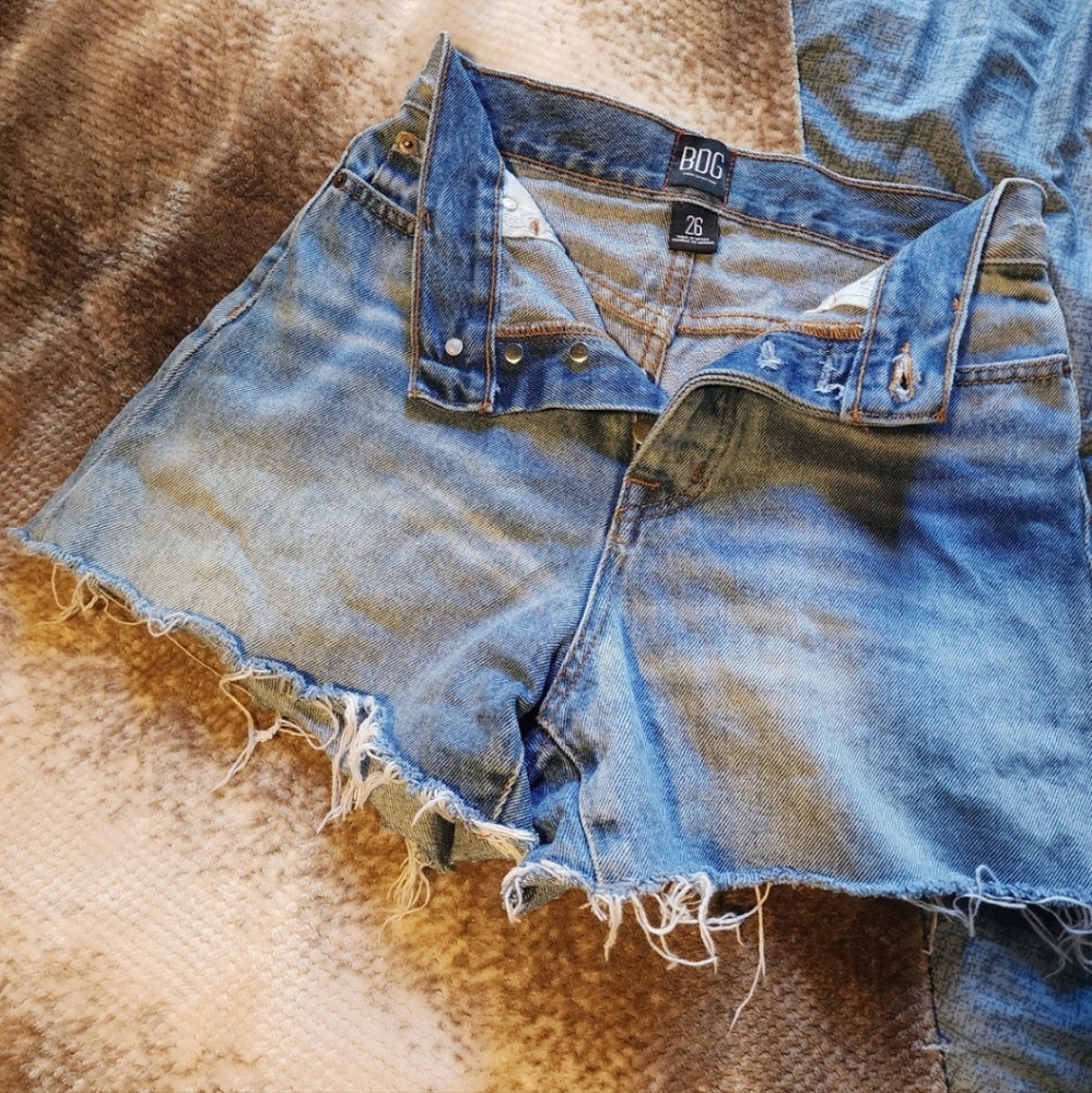 BDG high waisted shorts 26